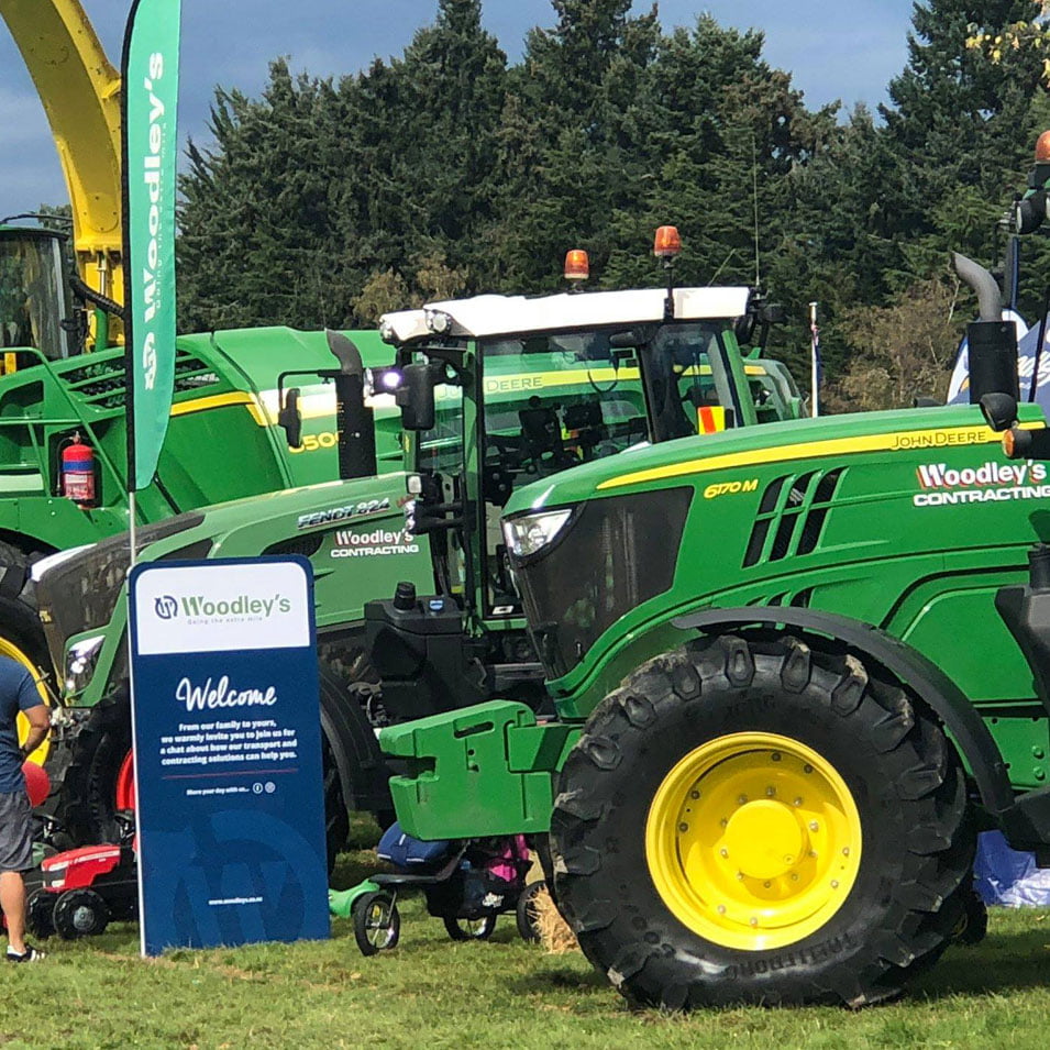 justine-tull-graphic-and-website-design-signage-woodleys-contracting-1