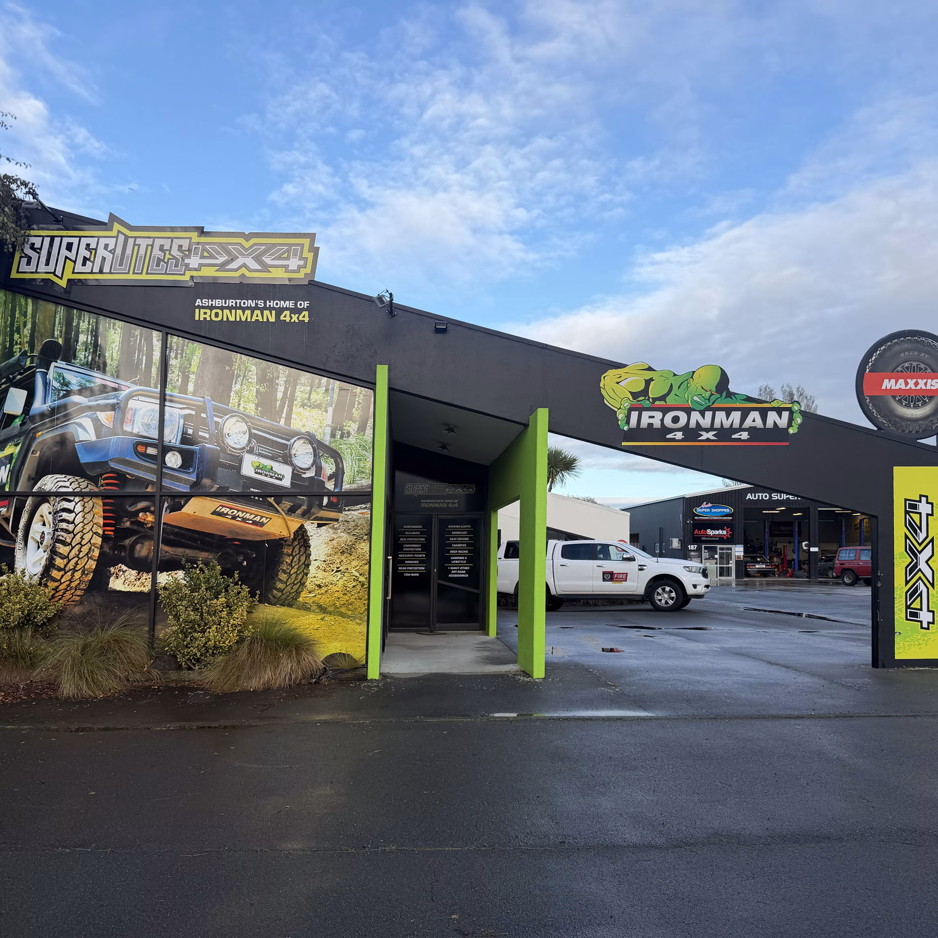 justine-tull-j-and-t-creative-graphic-designer-website-designer-ashburton-canterbury-new-zealand-signage-design-superutes-4x4
